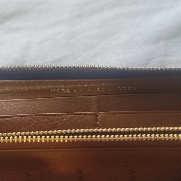 Marc by Marc Jacobs Leather Wallet - Picture 4 of 8